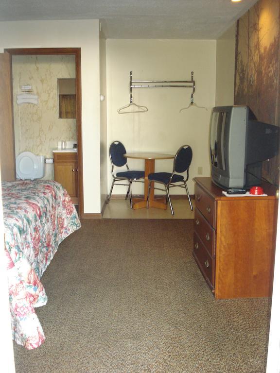 Cedar Grove Motel Altoona Bagian luar foto