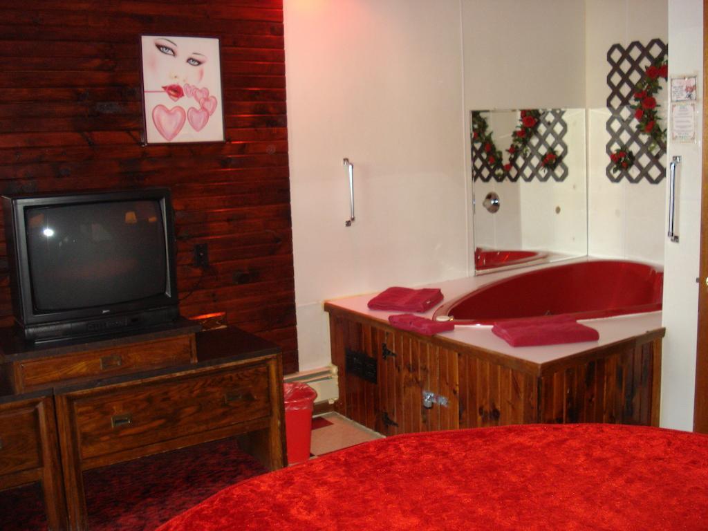 Cedar Grove Motel Altoona Bagian luar foto