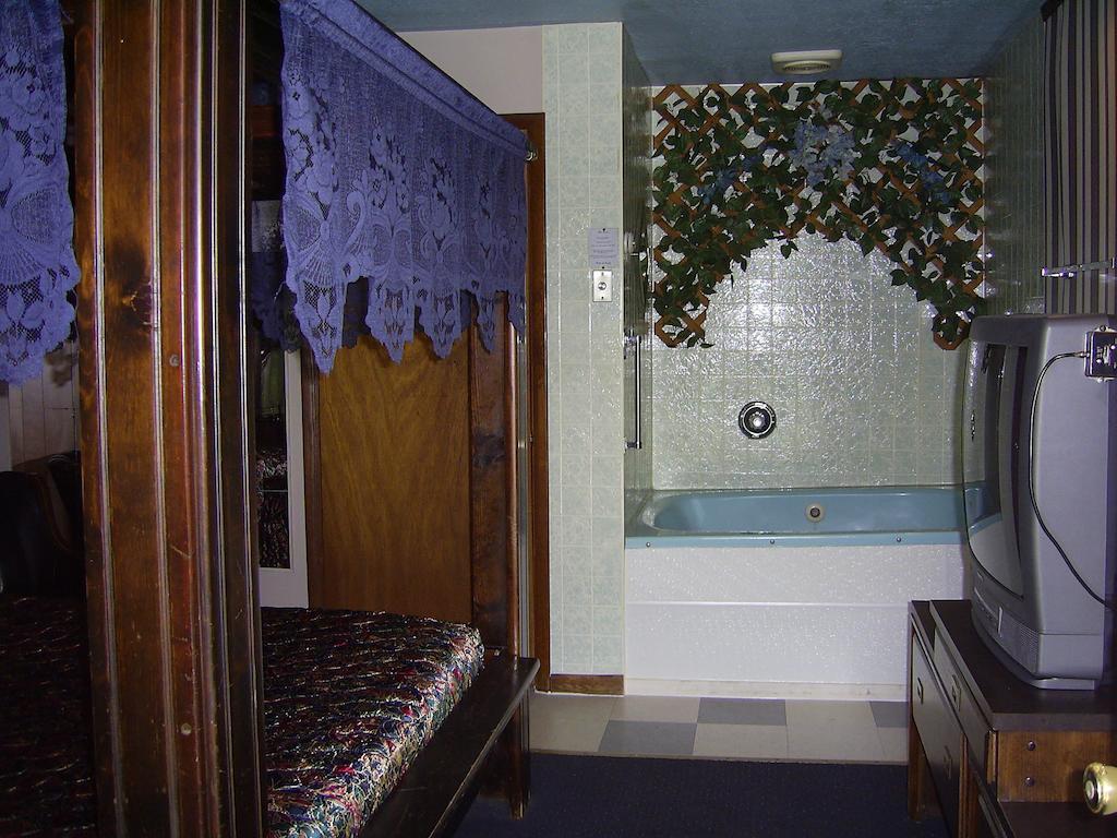 Cedar Grove Motel Altoona Bagian luar foto